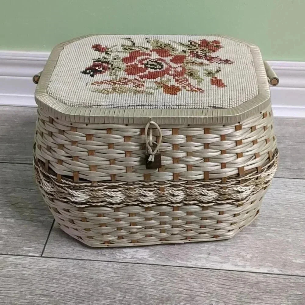 ✨HOST  PICK🎉Mid Century sewing basket - Picture 2 of 8